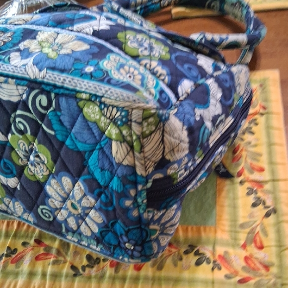 Vera Bradley Blue and Green Floral Travel Bag - Picture 7 of 9
